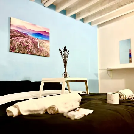 Guest house Centro Affittacamere- Bagno In Comune Genoa