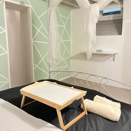 Guest house Centro Affittacamere- Bagno In Comune Genoa